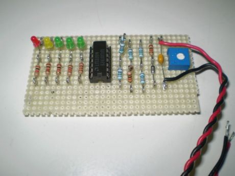 12V battery level indicator circuit