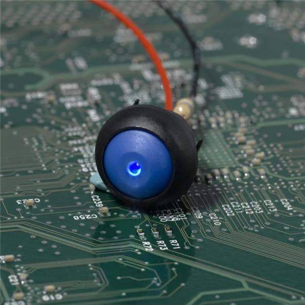 RP8100B2M1CEBLKBLKNIL Picture